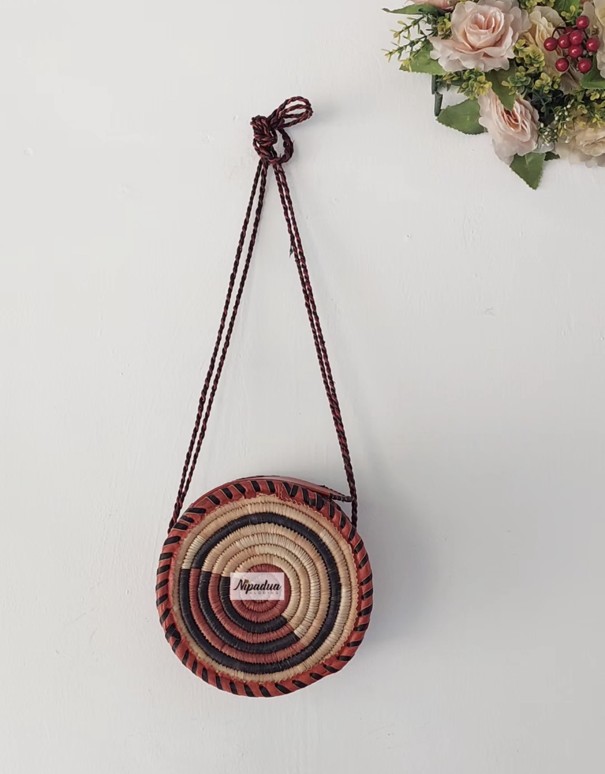 Nipadua Straw Circle Crossbody Bag - Image 2