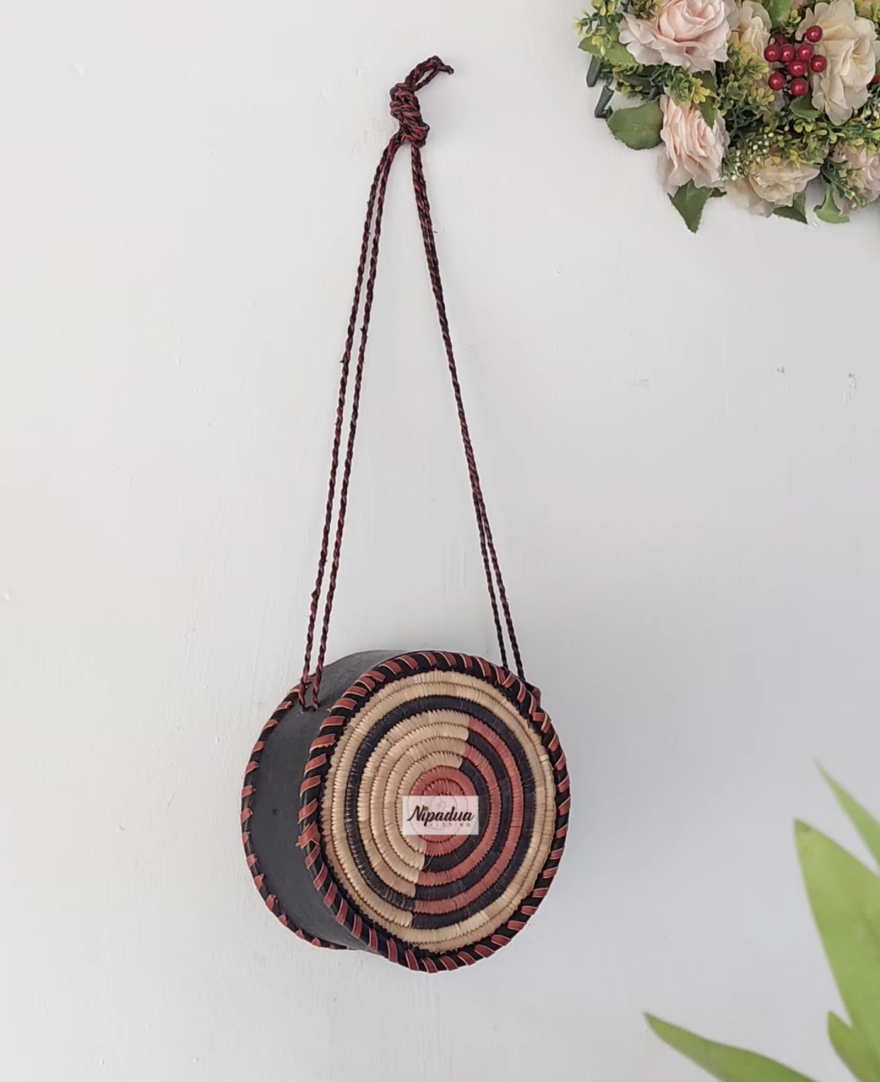 Nipadua Straw Circle Crossbody Bag - Image 4